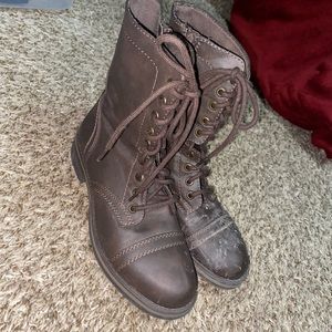 Boots size 8